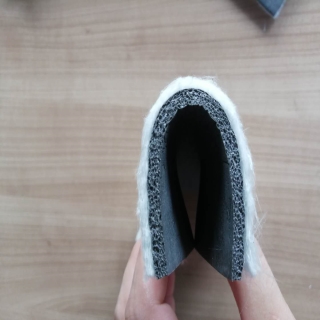 電子交聯聚(ju)乙烯墊複合(hé)納米二氧化(huà)矽保溫氈