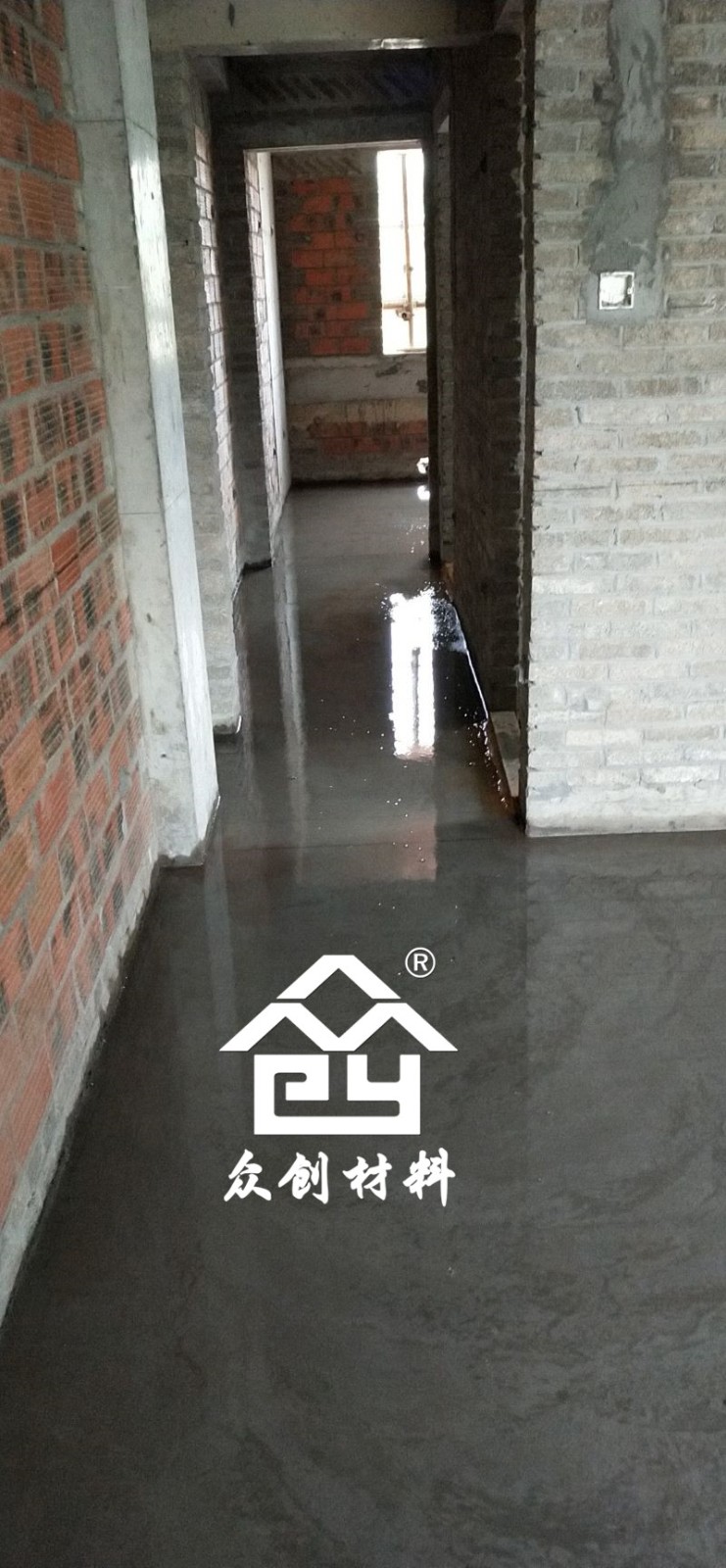 HKS改性聚丙烯保(bǎo)溫隔聲闆現場(chǎng)施工現場-灑水(shui)養護