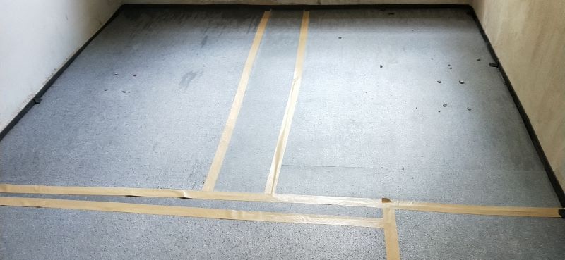 濱江錦(jǐn)粼府現(xiàn)場改性(xing)聚丙烯(xī)保溫隔(gé)聲闆鋪(pù)設圖2