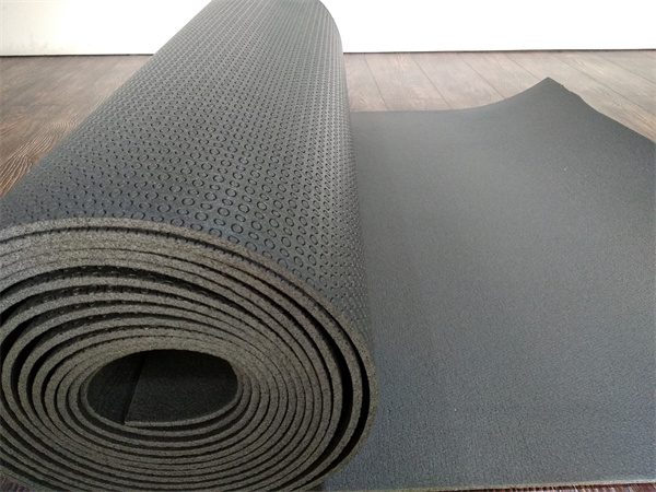 單面(mian)凹發泡(pào)橡膠減(jian)震墊闆(pan)